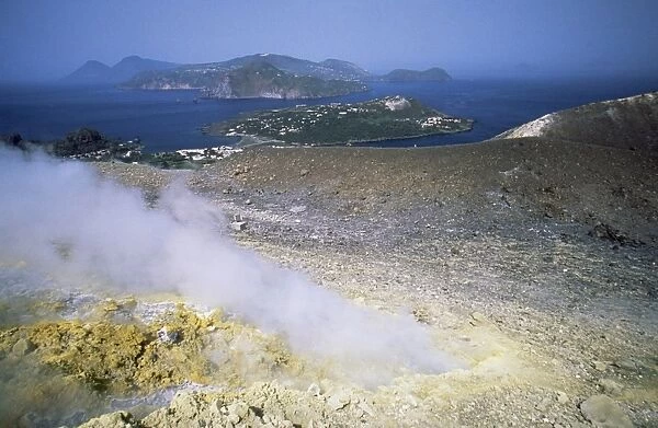 Steam issuing from sulphurous fumarole at Gran Craters