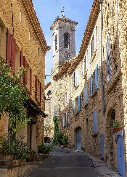 Street scene in the town of Chateauneuf-du-Pape, Vaucluse, Provence, France, Europe