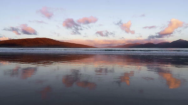 Sunrise over the island of Taransay and the North Harris hills from Luskentyre Beach, Isle of Harris, Outer Hebrides, Scotland, United Kingdom, Europe