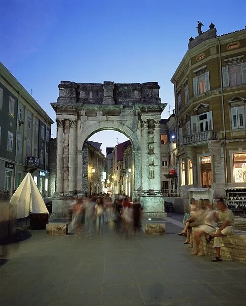 Triumphal Arch of Segius dating from 27 BC, Pula, Istria, Croatia, Europe