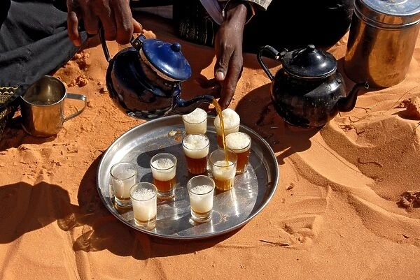 Tuareg pouring tea, Sebha, Ubari, Libya, North Africa, Africa