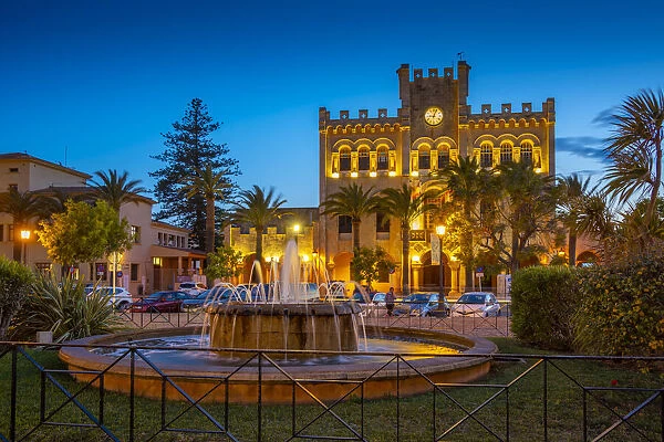 View of fountain and Town Hall in Placa des Born at dusk, Ciutadella, Menorca, Balearic Islands, Spain, Mediterranean, Europe