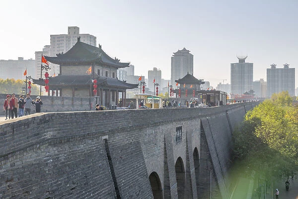 View of the ornate City Wall of Xi an, Shaanxi Province, Peoples Republic