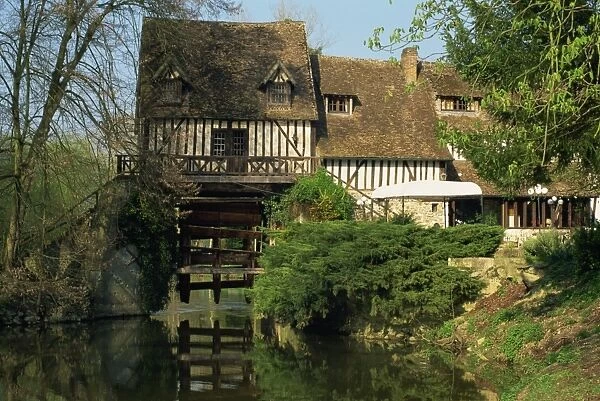 Water mill on quiet stretch of the River Seine, Ande, Eure, Haute Normandie (Normandy)