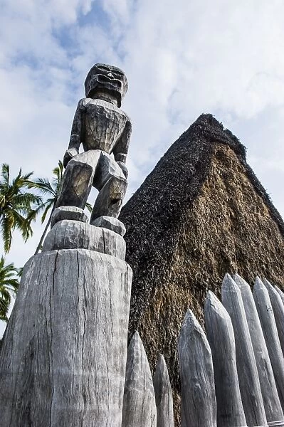 Wooden statues on the royal grounds in Puuhonua o Honaunau National Historical Park, Big Island, Hawaii, United States of America, Pacific