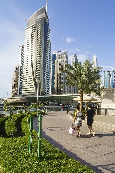 A young couple at Dubai Marina, Dubai, United Arab Emirates, Middle East