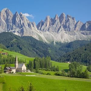 Church, Val di Funes, Bolzano Province, Trentino-Alto Adige / South Tyrol, Italian Dolomites, Italy, Europe