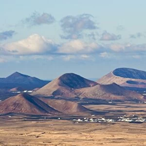 Cinder cones in the centre of the island near Tinajo, a relic of the islands active volcanic past, Lanzarote, Canary Islands, Spain, Atlantic