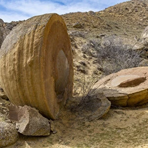 Giant rock carved in half, Torysh (The Valley of Balls), Shetpe, Mangystau, Kazakhstan, Central Asia, Asia