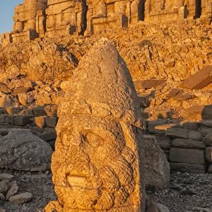 Head of Hercules, Mount Nemrut sanctuary, ruins of the Commagene civilization dating from the 1st century BC, Nemrut Dag, UNESCO World Heritage Site, Anatolia, Eastern Turkey, Asia Minor, Eurasia