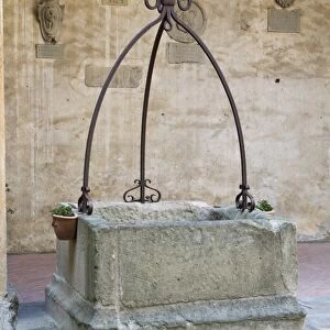 Medieval well, Palazzo dei Vicari, Scarperia, Florence, Tuscany, Italy, Europe