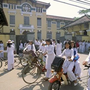 Nguen Thi Minh Khai high school