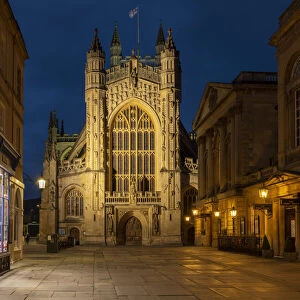 Night time view of Bath Abbey from Abbey Churchyard, Bath, UNESCO World Heritage Site