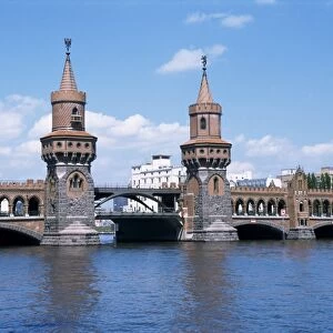 Oberbaum Bridge and river Spree