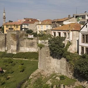 Old city walls, Trabzon, Anatolia, Turkey, Asia Minor, Eurasia