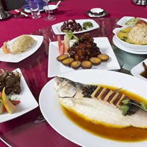 Shanghai style dishes served elegantly at a Chinese restaurant, Shanghai, China, Asia