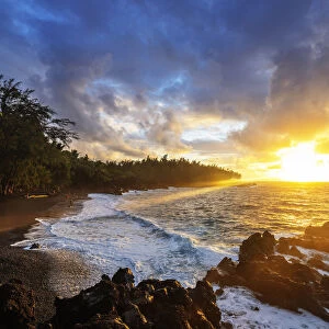 Sunrise at Kehena Beach, Big Island, Hawaii, United States of America, North America