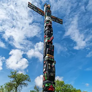 Totem Pole, Assiniboine Park, Winnipeg, Manitoba, Canada, North America