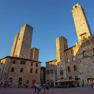 View of historic centre and towers in Piazza del Duomo, San Gimignano, UNESCO World Heritage Site, Province of Siena, Tuscany, Italy, Europe