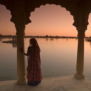 Woman in traditional dress, Jaisalmer, Western Rajasthan, India, Asia