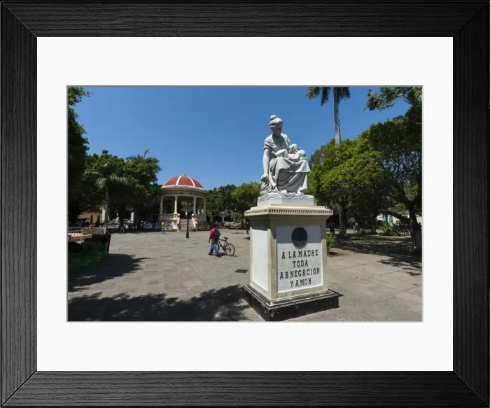 Framed Print : Parque Central, Granada, Nicaragua, Central America Framed Print : Parque Central, Granada, Nicaragua, Central America