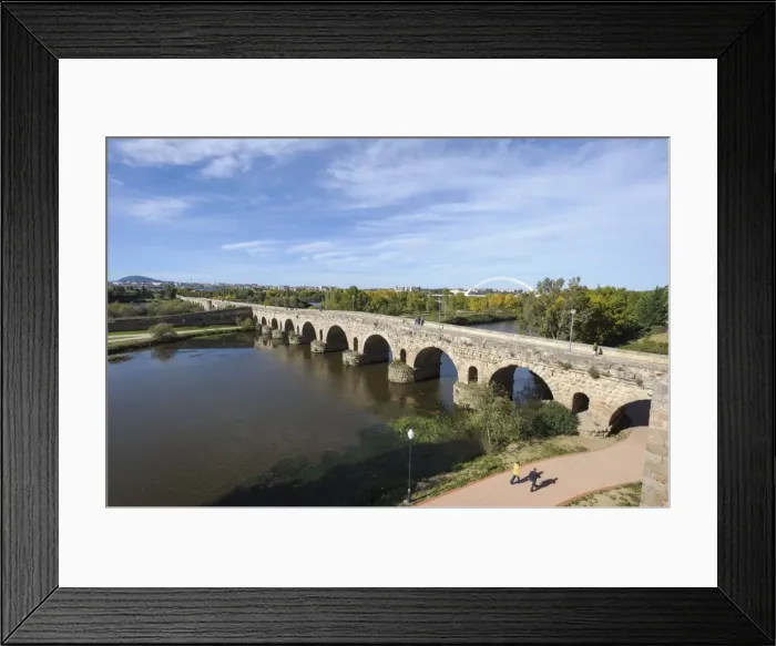Framed Print : Puente Romano (Roman Bridge) in Merida, UNESCO World Heritage Site, Badajoz, Extremadura, Spain, Europe Framed Print : Puente Romano (Roman Bridge) in Merida, UNESCO World Heritage Site, Badajoz, Extremadura, Spain, Europe