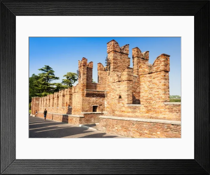 Framed Print : Ponte Scaligero bridge outside Castelvecchio fortress, Verona, UNESCO World Heritage Site, Veneto, Italy, Europe Framed Print : Ponte Scaligero bridge outside Castelvecchio fortress, Verona, UNESCO World Heritage Site, Veneto, Italy, Europe