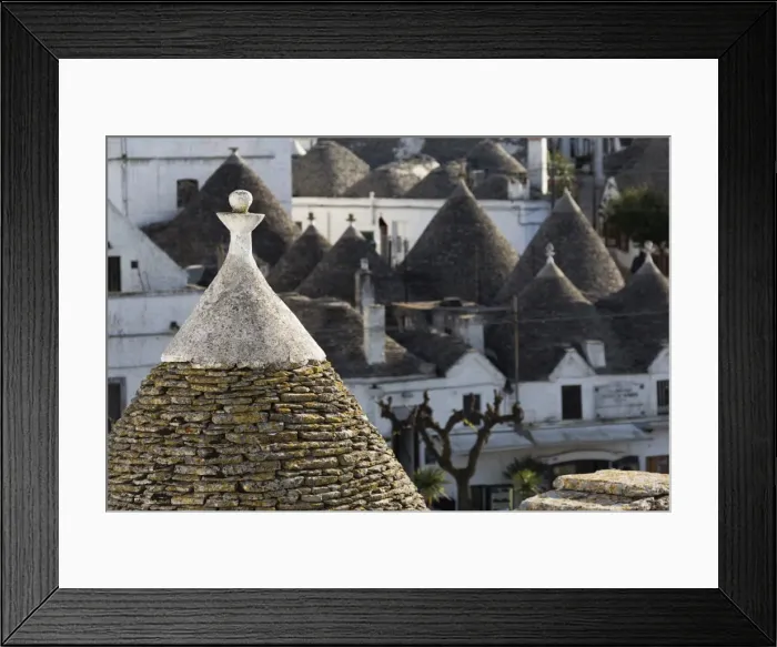 Framed Print : Traditional trullos (trulli) in Alberobello, UNESCO World Heritage Site, Puglia, Italy, Europe Framed Print : Traditional trullos (trulli) in Alberobello, UNESCO World Heritage Site, Puglia, Italy, Europe