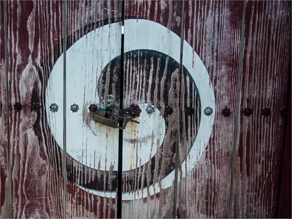 Yin and yang sign on a door, fortress of Suwon, UNESCO World Heritage Site, South Korea, Asia
