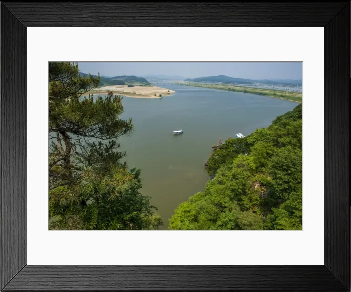 Framed Print : View over the Baengma river from the Buso Mountain Fortress in the Busosan Park, Buyeo, South Korea, Asia Framed Print : View over the Baengma river from the Buso Mountain Fortress in the Busosan Park, Buyeo, South Korea, Asia