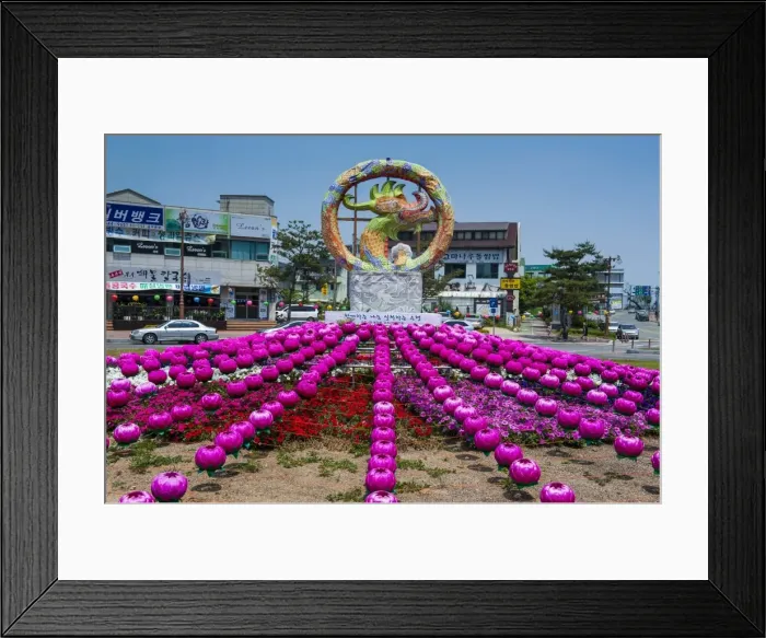 Framed Print : Colourful lanterns around the King Seong statue, Buyeo, South Korea, Asia Framed Print : Colourful lanterns around the King Seong statue, Buyeo, South Korea, Asia