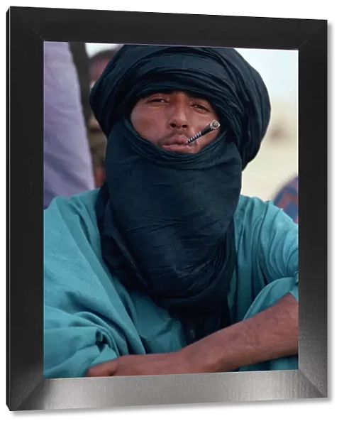 Young Tuareg man smoking small pipe and wearing headscarf, Timbuktu, Mali, West Africa, Africa