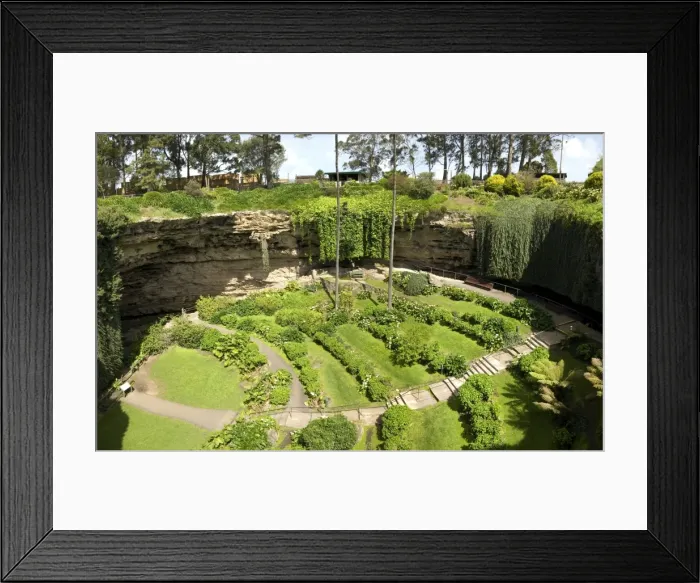 Framed Print : Victorian terraced gardens in Umpherston Sinkhole in limestone, Mount Gambier, South Australia, Australia, Pacific Framed Print : Victorian terraced gardens in Umpherston Sinkhole in limestone, Mount Gambier, South Australia, Australia, Pacific