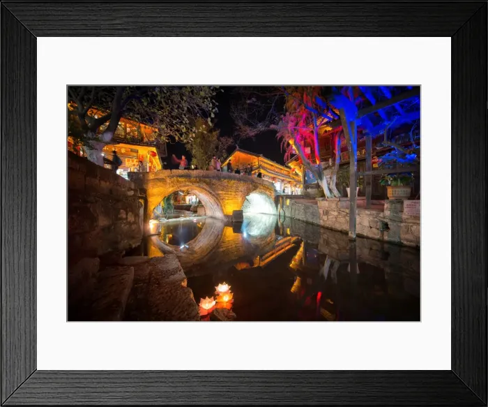 Framed Print : Dashi bridge in Lijiang at night, Yunnan, China, Asia Framed Print : Dashi bridge in Lijiang at night, Yunnan, China, Asia