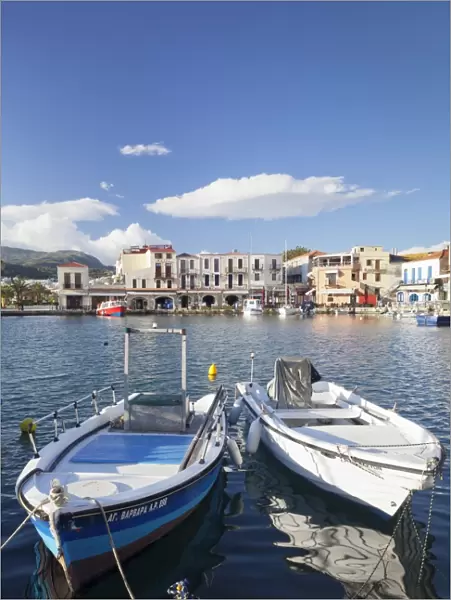 Old Venetian harbour, Rethymno (Rethymnon), Crete, Greek Islands, Greece, Europe