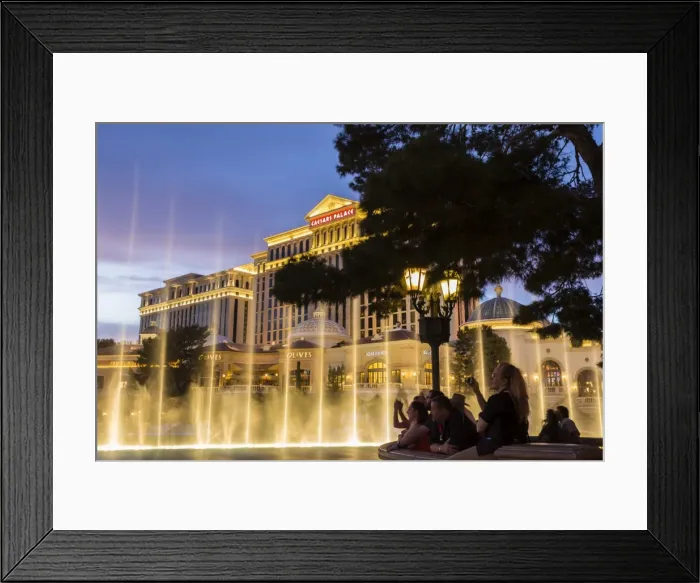 Framed Print : Watching the Bellagio Fountains at dusk, The Strip, Las Vegas, Nevada, United States of America, North America Framed Print : Watching the Bellagio Fountains at dusk, The Strip, Las Vegas, Nevada, United States of America, North America