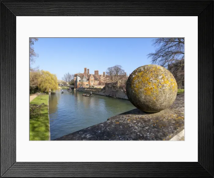 Framed Print : A view of tourists punting along the River Cam along the Backs, Cambridge, Cambridgeshire, England, United Kingdom, Europe Framed Print : A view of tourists punting along the River Cam along the Backs, Cambridge, Cambridgeshire, England, United Kingdom, Europe