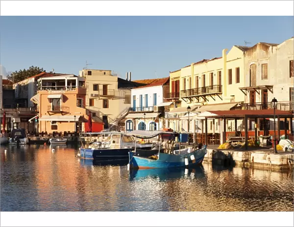 Old Venetian harbour, taverns on seaside, Rethymno (Rethymnon), Crete, Greek Islands, Greece, Europe