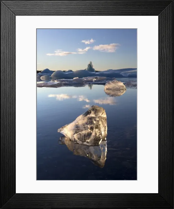 Framed Print : View of icebergs on Jokulsarlon, a glacial lagoon at the head of the Breidamerkurjokull Glacier, with some icebergs illuminated by the afternoon winter sun, on the edge of the Vatnajokull National Park, South Iceland, Iceland, Polar Regions Framed Print : View of icebergs on Jokulsarlon, a glacial lagoon at the head of the Breidamerkurjokull Glacier, with some icebergs illuminated by the afternoon winter sun, on the edge of the Vatnajokull National Park, South Iceland, Iceland, Polar Regions