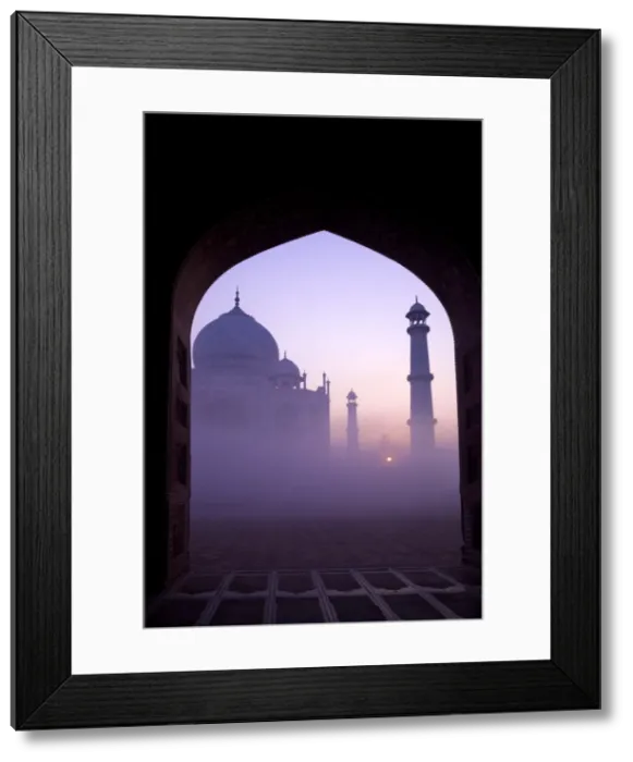 Framed Print : Taj Mahal at sunrise, UNESCO World Heritage Site, Agra, Uttar Pradesh, India, Asia Framed Print : Taj Mahal at sunrise, UNESCO World Heritage Site, Agra, Uttar Pradesh, India, Asia