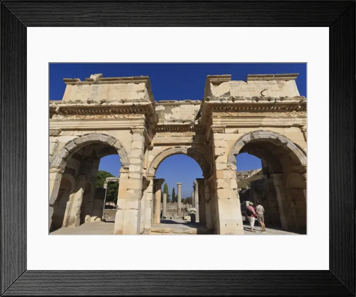 Framed Print : Couple at Mazeus and Mithriadates Gate, Roman ruins of ancient Ephesus, near Kusadasi, Anatolia, Turkey, Asia Minor, Eurasia Framed Print : Couple at Mazeus and Mithriadates Gate, Roman ruins of ancient Ephesus, near Kusadasi, Anatolia, Turkey, Asia Minor, Eurasia