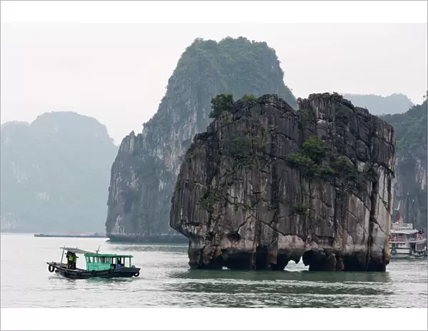 Halong Bay, UNESCO World Heritage Site, Vietnam, Indochina, Southeast Asia, Asia
