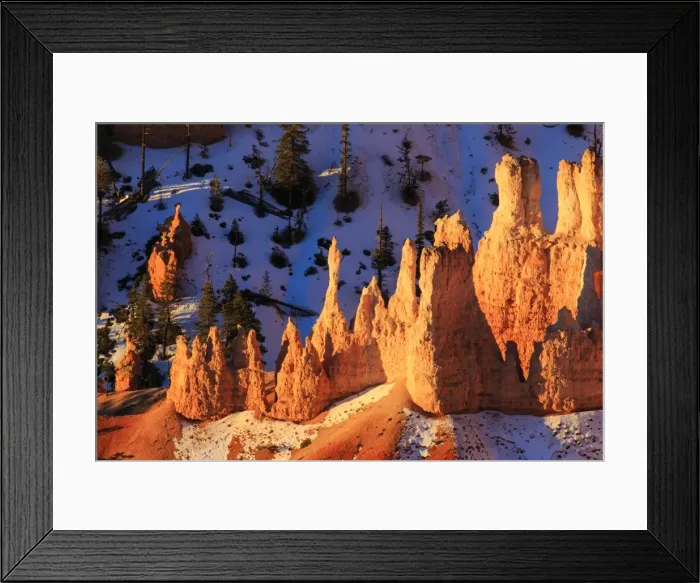Framed Print : Hoodoos and snow lit by strong dawn light in winter, Queens Garden Trail at Sunrise Point, Bryce Canyon National Park, Utah, United States of America, North America Framed Print : Hoodoos and snow lit by strong dawn light in winter, Queens Garden Trail at Sunrise Point, Bryce Canyon National Park, Utah, United States of America, North America