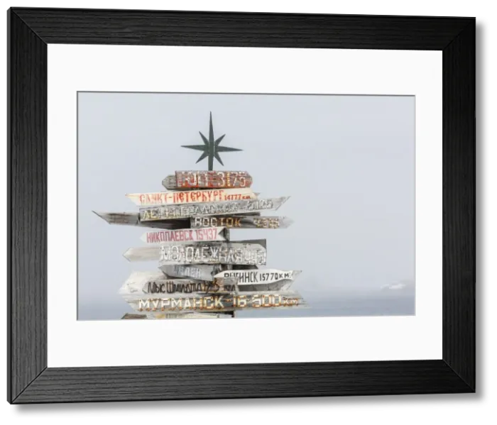 Framed Print : Bellingshausen (Russian) or Frei (Chilean) Base, South Shetland Island Group, Antarctica, Polar Regions Framed Print : Bellingshausen (Russian) or Frei (Chilean) Base, South Shetland Island Group, Antarctica, Polar Regions