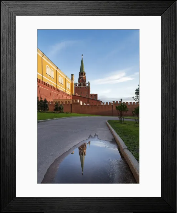 Framed Print : Trinity Tower of the Kremlin from Alexander Gardens, Moscow, Russia, Europe Framed Print : Trinity Tower of the Kremlin from Alexander Gardens, Moscow, Russia, Europe