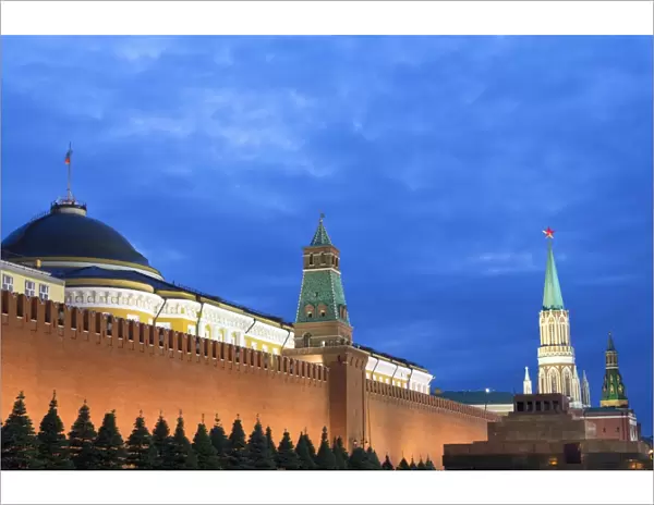 The Kremlin at night with Lenins Tomb from Red Square, UNESCO World Heritage Site, Moscow, Russia, Europe