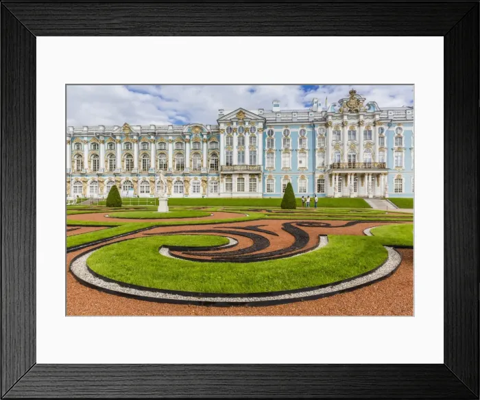 Framed Print : View of the French-style formal gardens at the Catherine Palace, Tsarskoe Selo, St. Petersburg, Russia, Europe Framed Print : View of the French-style formal gardens at the Catherine Palace, Tsarskoe Selo, St. Petersburg, Russia, Europe