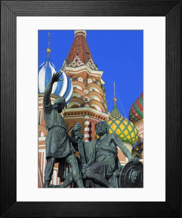 Framed Print : Minin and Pozharskiy statue and the St. Basils Cathedral in Red Square illuminated in the evening, UNESCO World Heritage Site, Moscow, Russia, Europe Framed Print : Minin and Pozharskiy statue and the St. Basils Cathedral in Red Square illuminated in the evening, UNESCO World Heritage Site, Moscow, Russia, Europe
