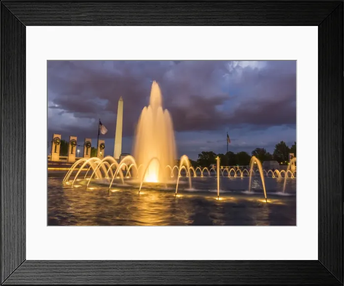 Framed Print : The Washington Monument lit up at night as seen from the World War II Monument, Washington D. C. United States of America, North America Framed Print : The Washington Monument lit up at night as seen from the World War II Monument, Washington D. C. United States of America, North America