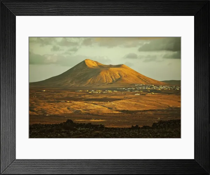 Framed Print : Montana Arena cone at sunset, one of a chain of volcanoes south of Corralejo, Villaverde, Fuerteventura, Canary Islands, Spain, Europe